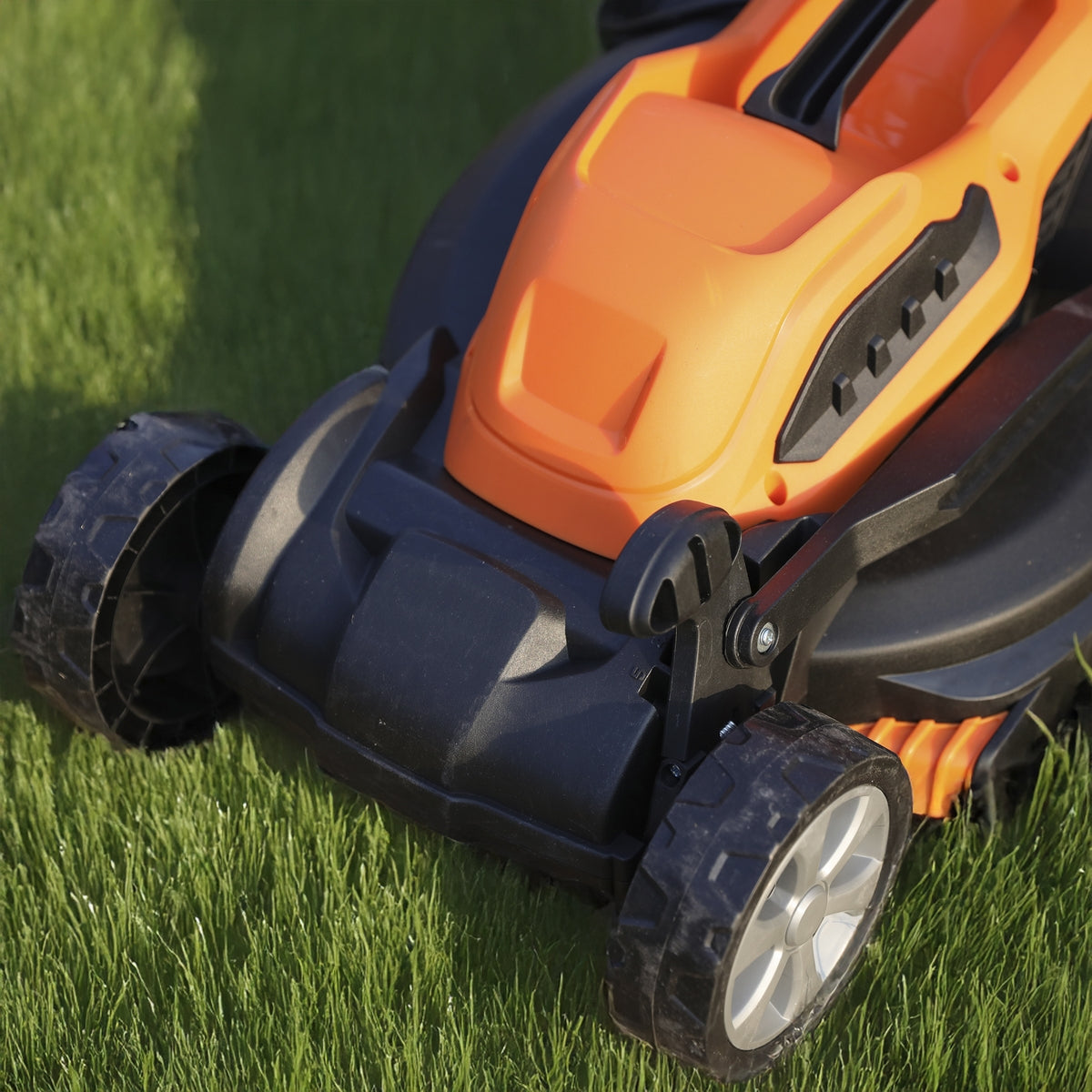Electric Lawnmower 32cm By Yard Force - 1200W