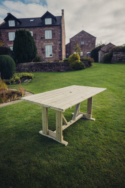 Clover Garden Table by Churnet Valley - CL0T01