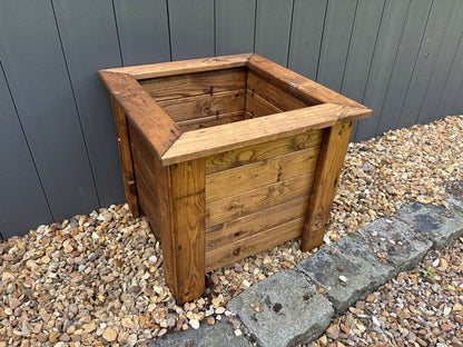 Prestbury Garden Planter by Charles Taylor