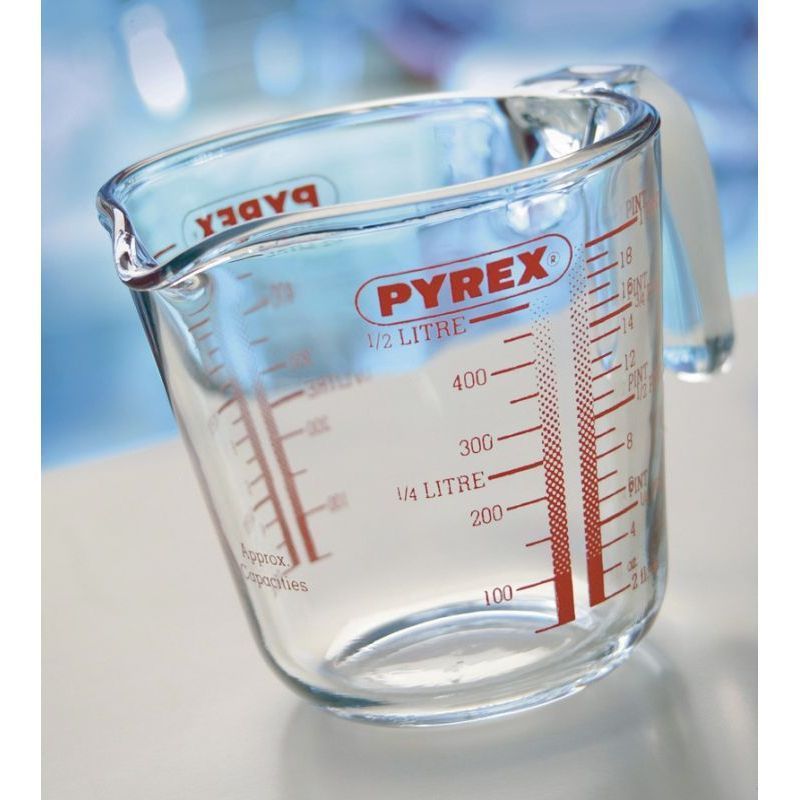Pyrex 1 Pint Measuring Jug
