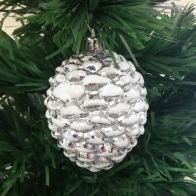See more information about the 4 Pack Of Silver Pine Cone Christmas Tree Decorations