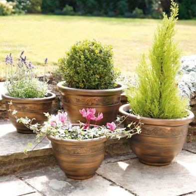 See more information about the Wenlock Garden Planters Bronze 4 Pack